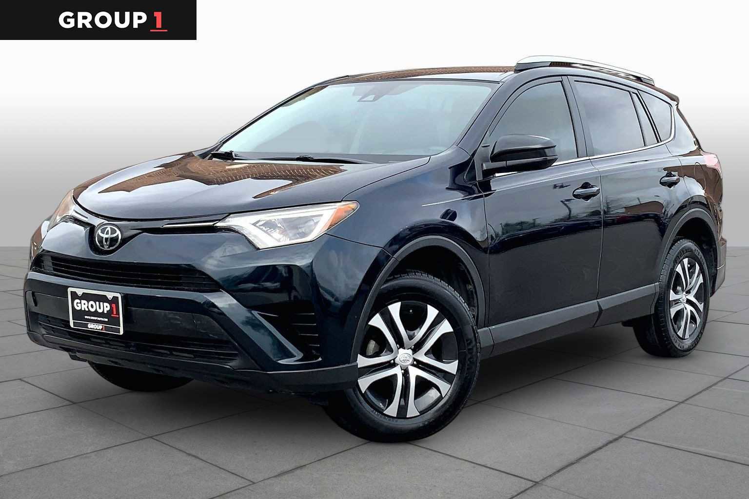 Used 2017 Toyota RAV4 LE FWD image 1