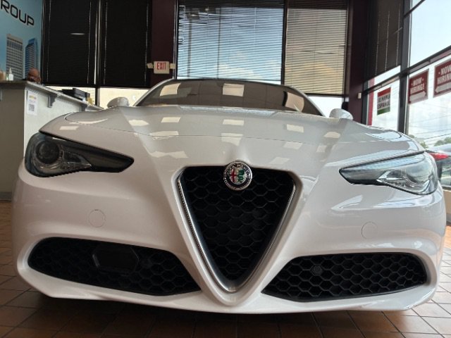 Used 2019 Alfa Romeo Giulia Ti w/ Quick Order Package 22Z Lusso RWD image 4