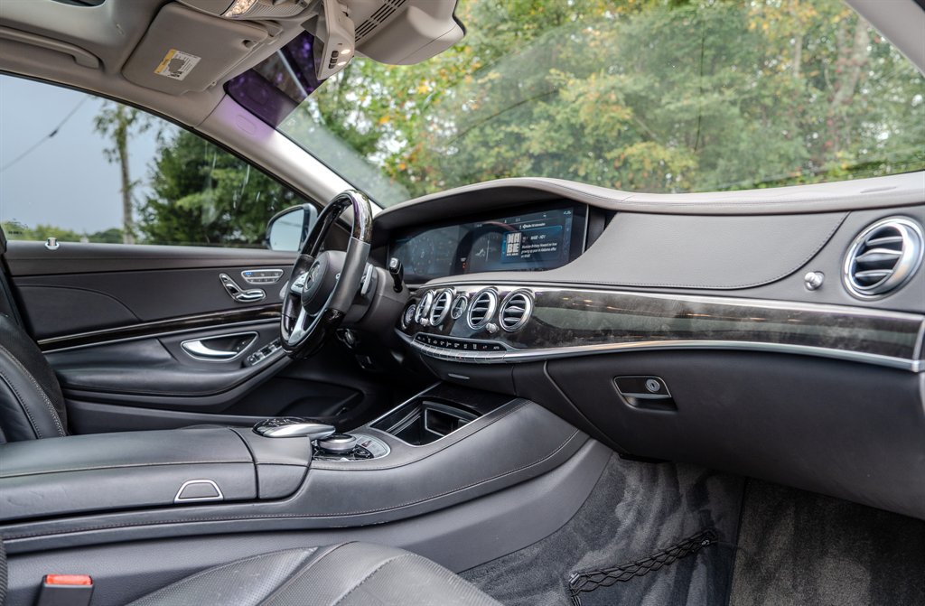 Used 2019 Mercedes-Benz S 560 Sedan w/ AMG Line Exterior image 33
