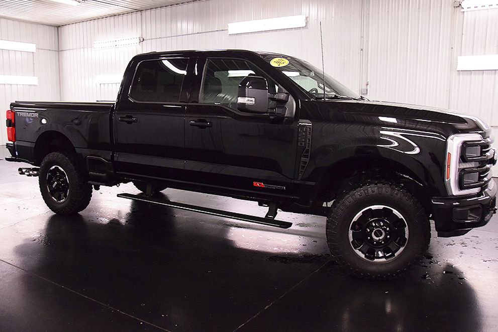 Used 2025 Ford F250 Platinum w/ Tremor Off-Road Package image 10