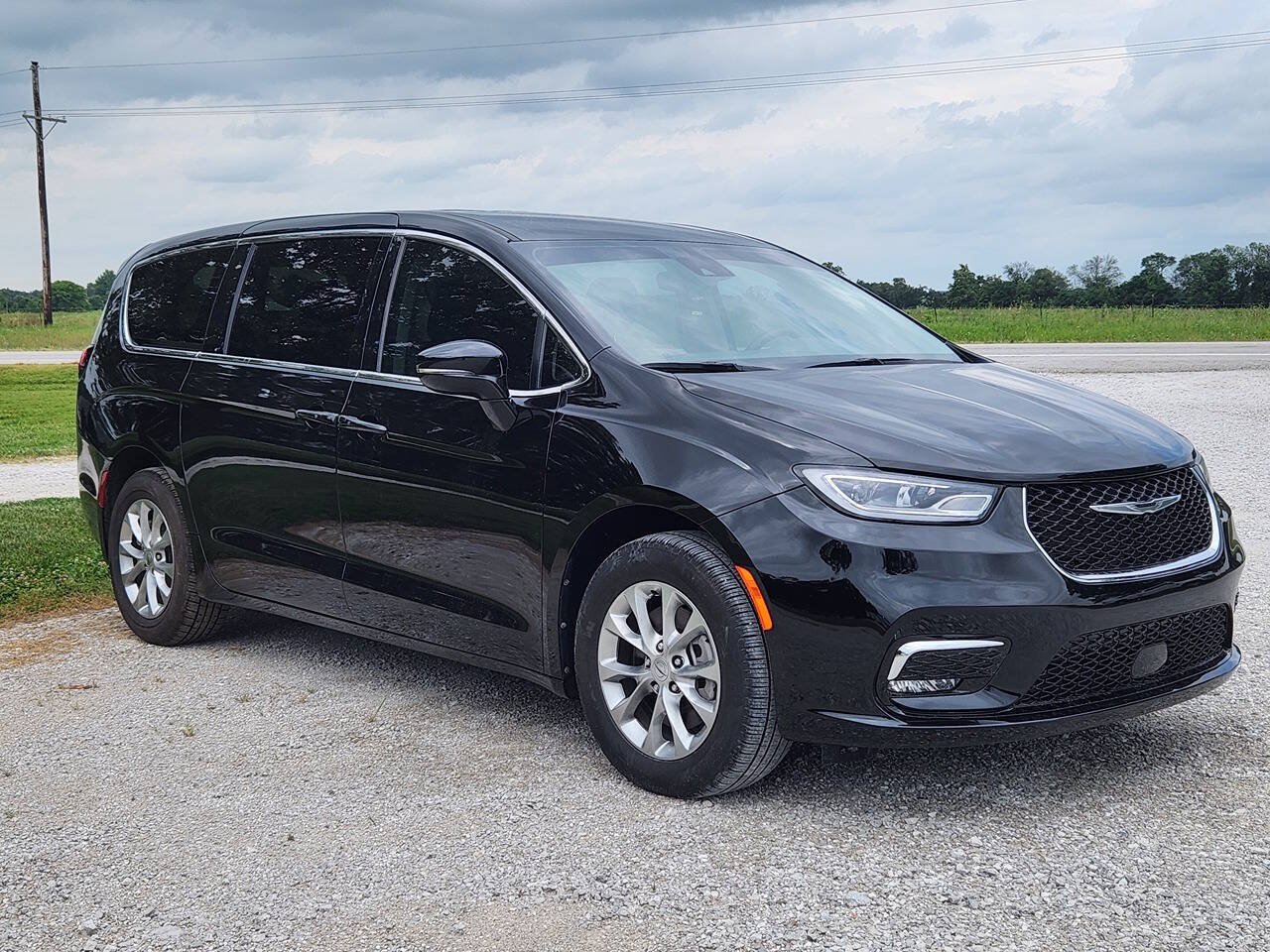 Used 2024 Chrysler Pacifica Touring-L