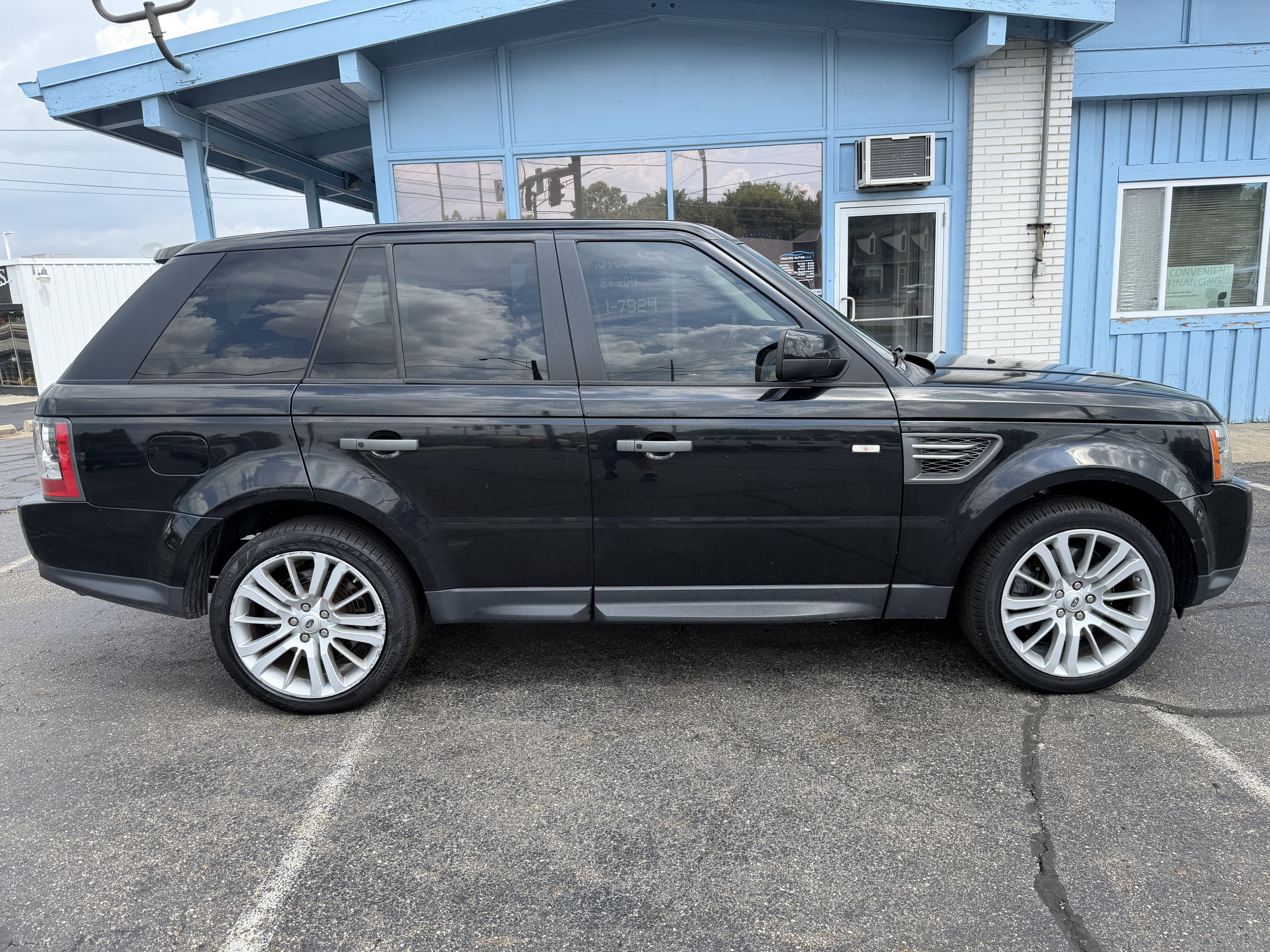 Used 2011 Land Rover Range Rover Sport HSE LUX AWD/4WD image 6