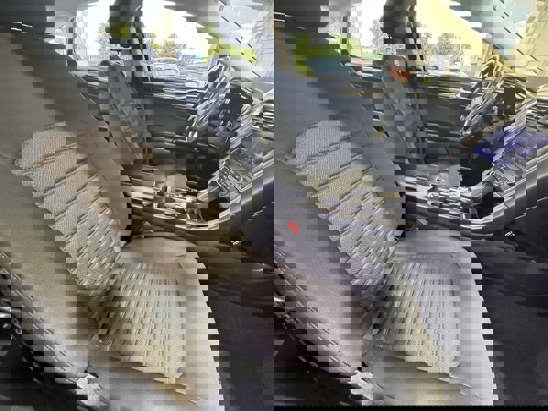 Used 2020 Ford Fusion SE image 17