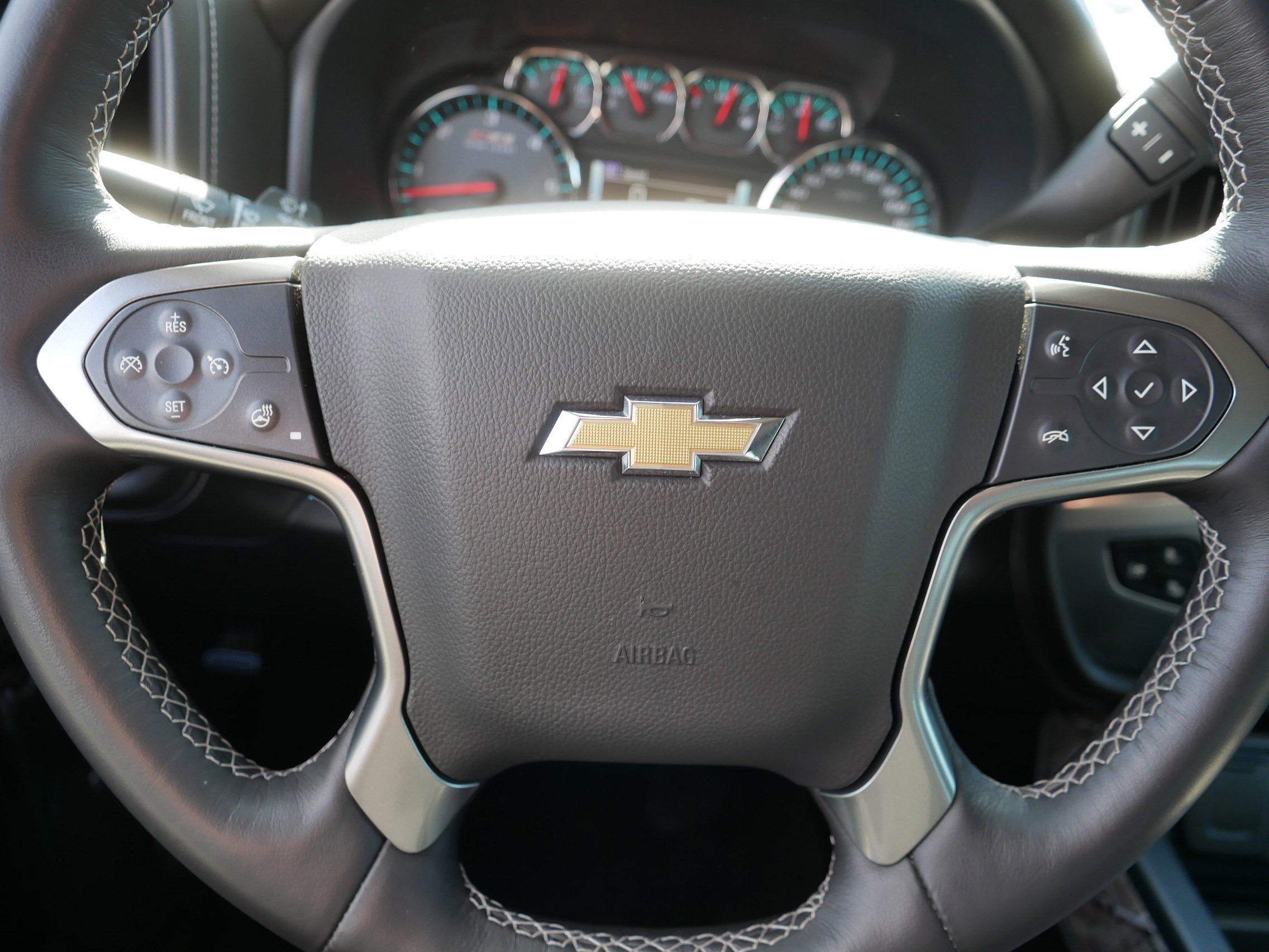 Used 2017 Chevrolet Silverado 1500 LTZ Z71 w/ Realtree Edition AWD/4WD image 25