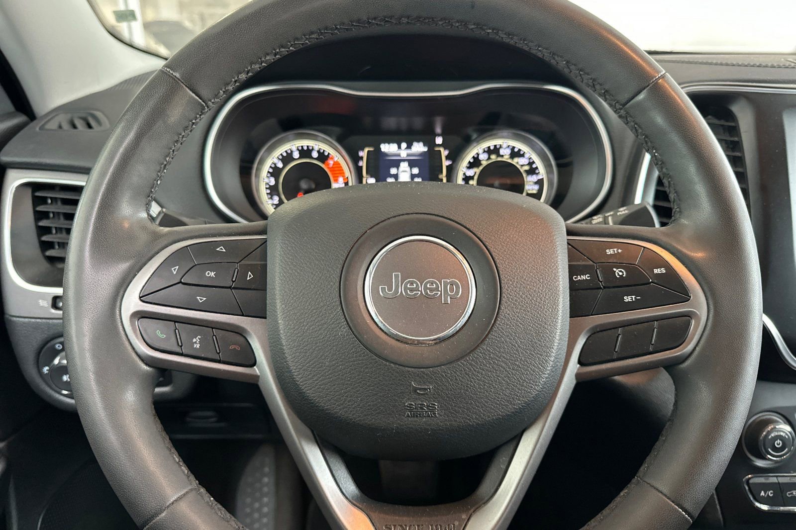 Used 2021 Jeep Cherokee Latitude Lux AWD/4WD image 23