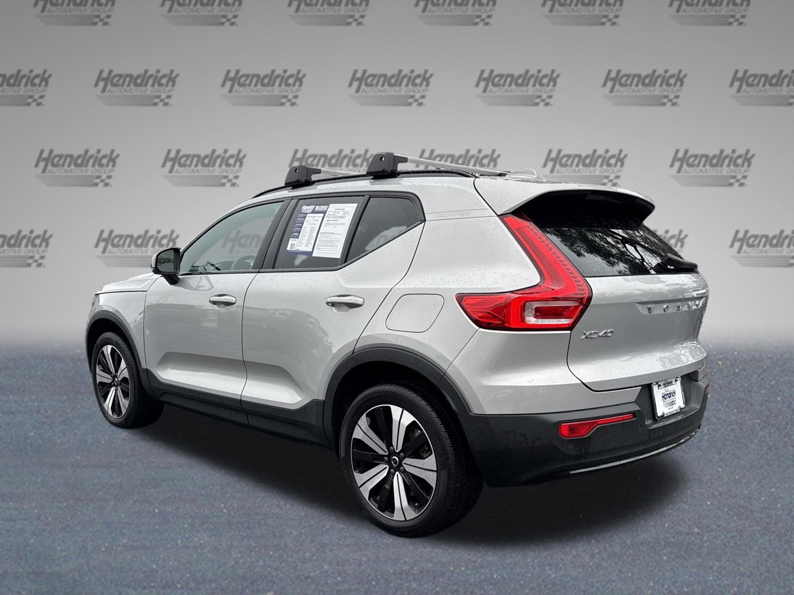 Used 2023 Volvo XC40 Recharge Core image 7