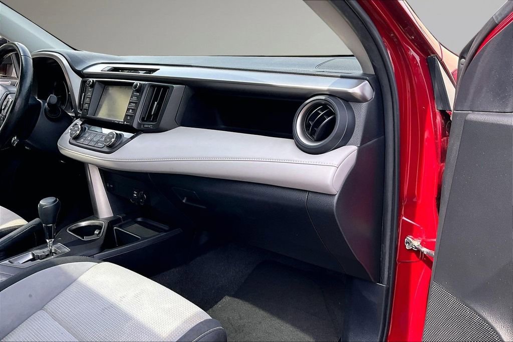 Used 2018 Toyota RAV4 XLE AWD/4WD image 24