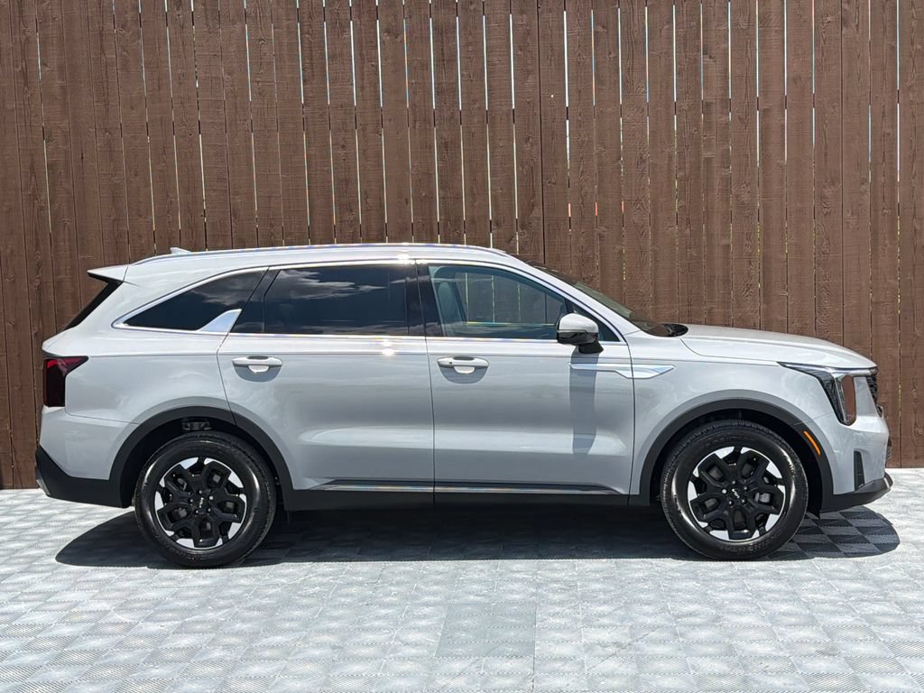 Used 2026 Kia Sorento S w/ S Panoramic Sunroof Package FWD image 12