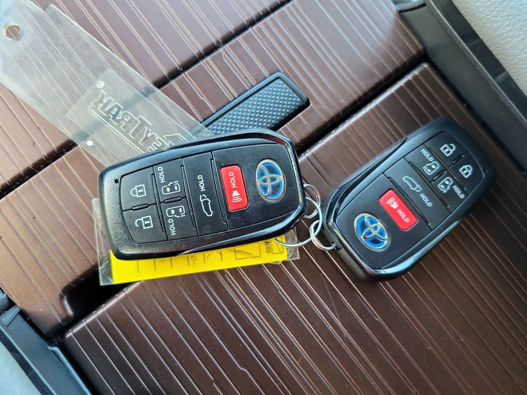 Certified 2023 Toyota Sienna XLE image 37