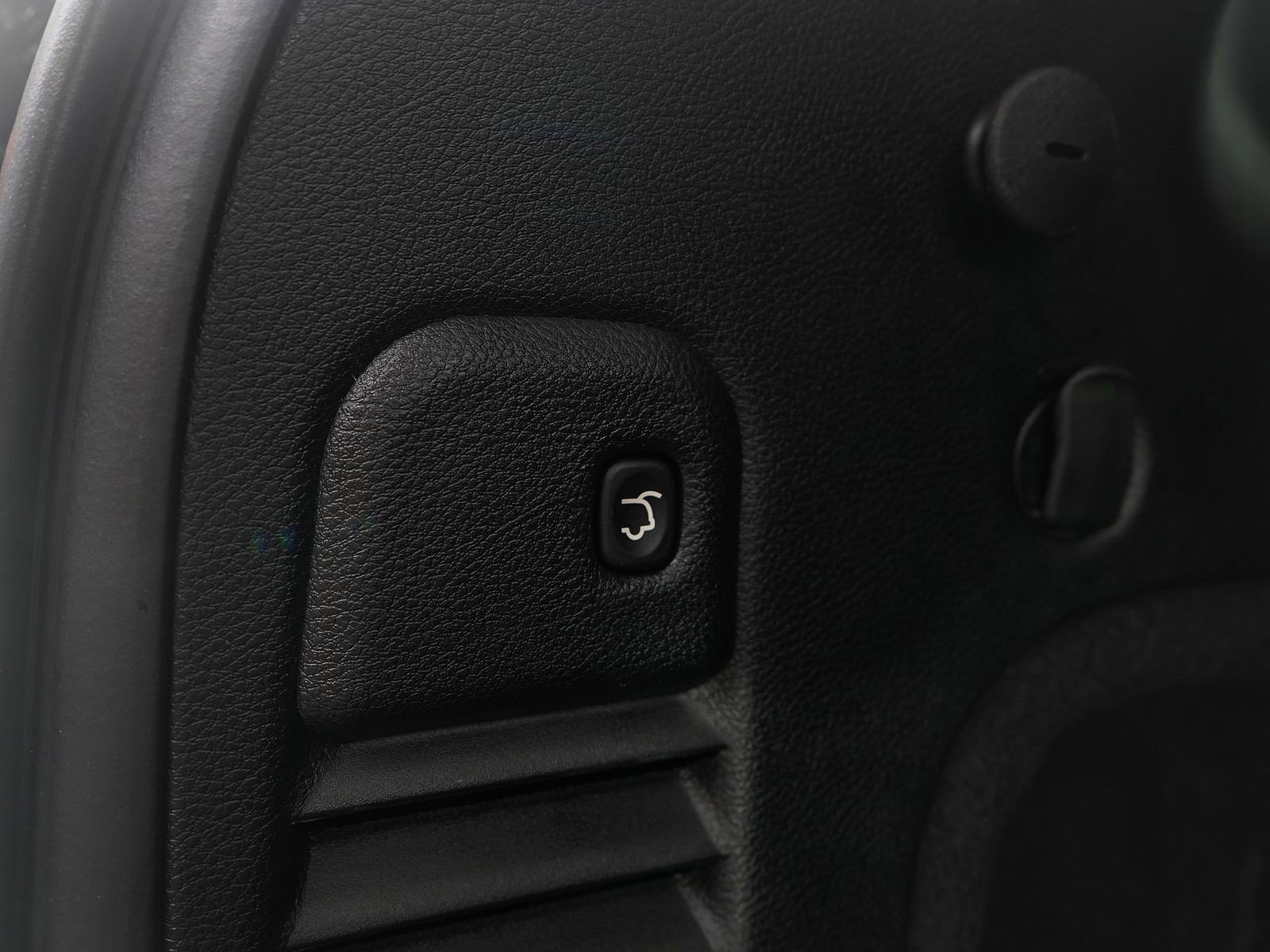 Used 2020 Jeep Grand Cherokee Laredo w/ Security & Convenience Group image 11