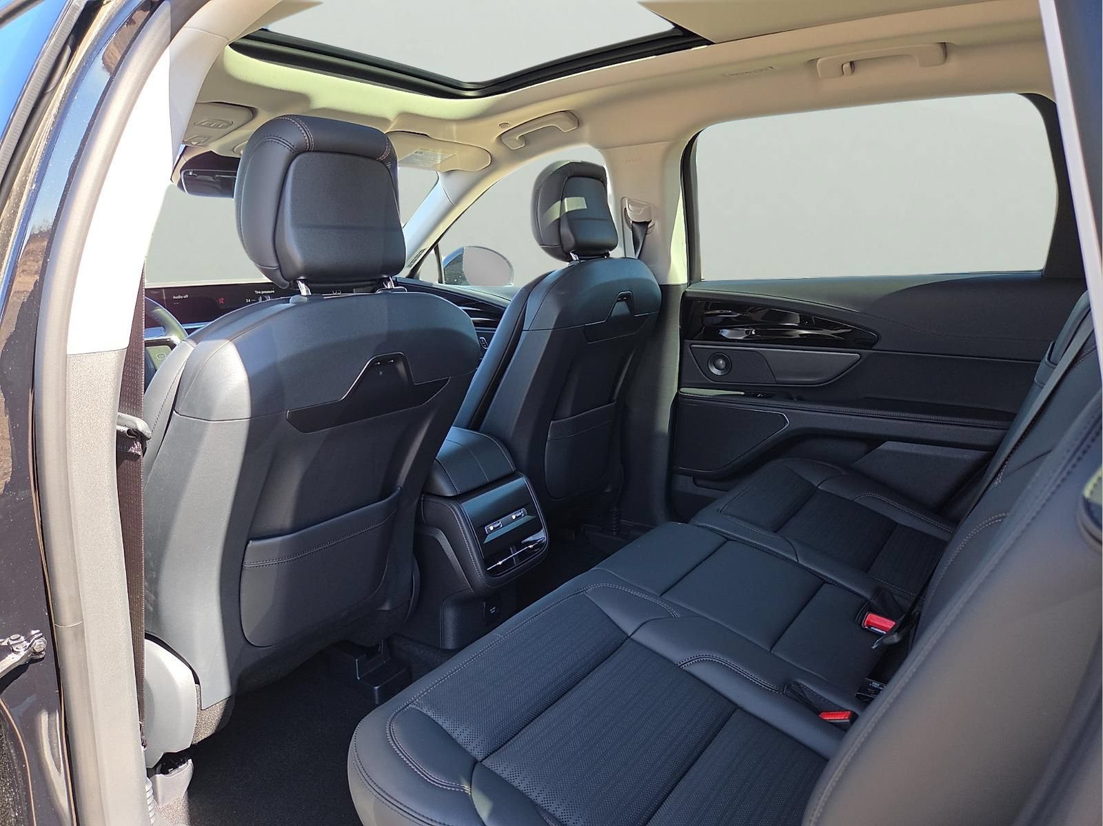 New 2026 Lincoln Nautilus Reserve AWD/4WD image 11