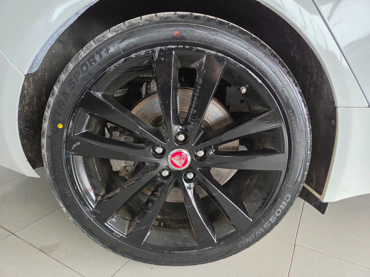 Used 2017 Jaguar XE Prestige RWD image 10