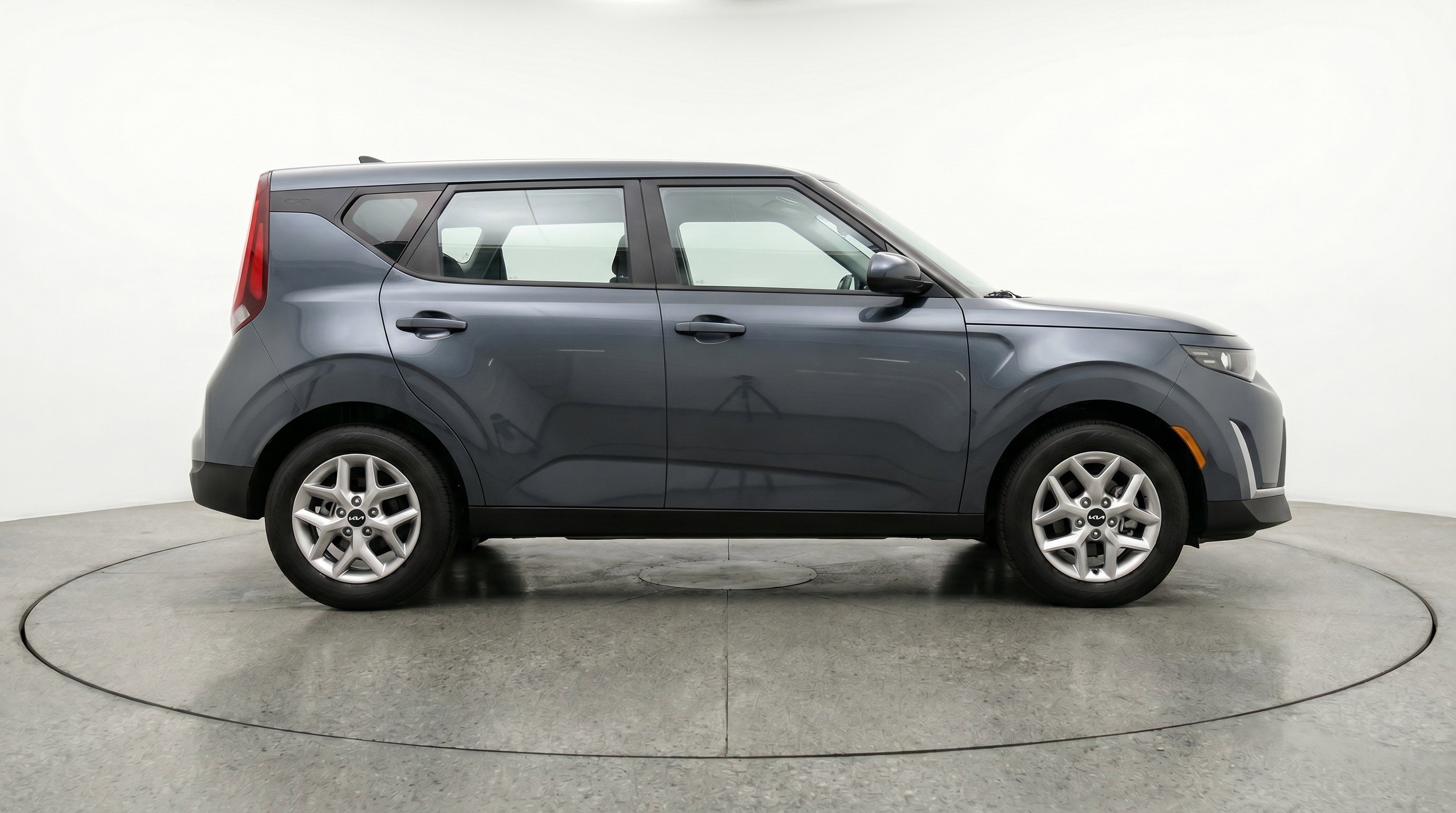 Used 2025 Kia Soul LX w/ LX Technology Package FWD image 11
