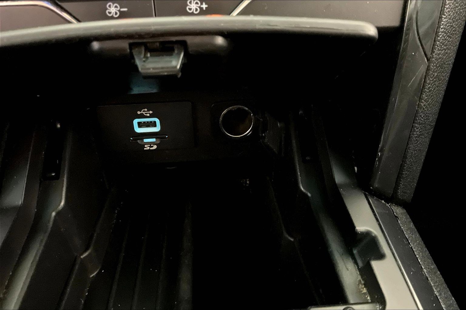 Used 2016 Ford Explorer XLT w/ Equipment Group 202A image 16