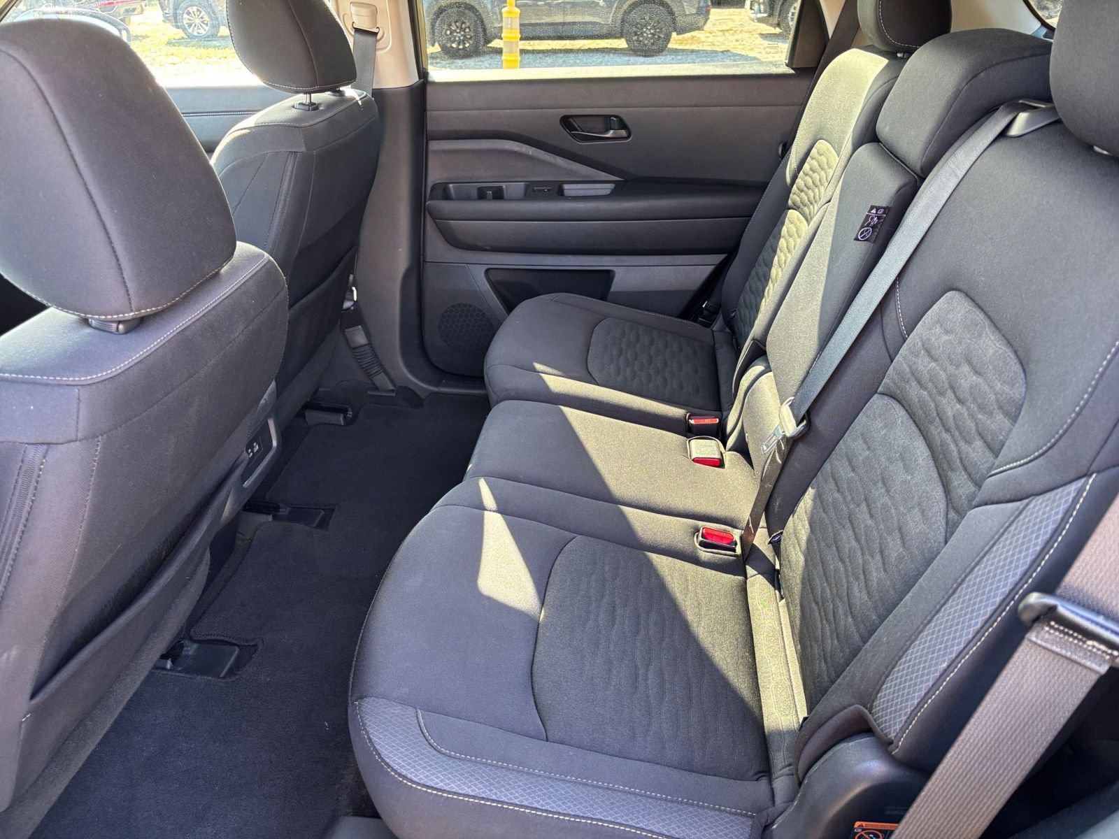 Used 2025 Nissan Pathfinder SV image 27