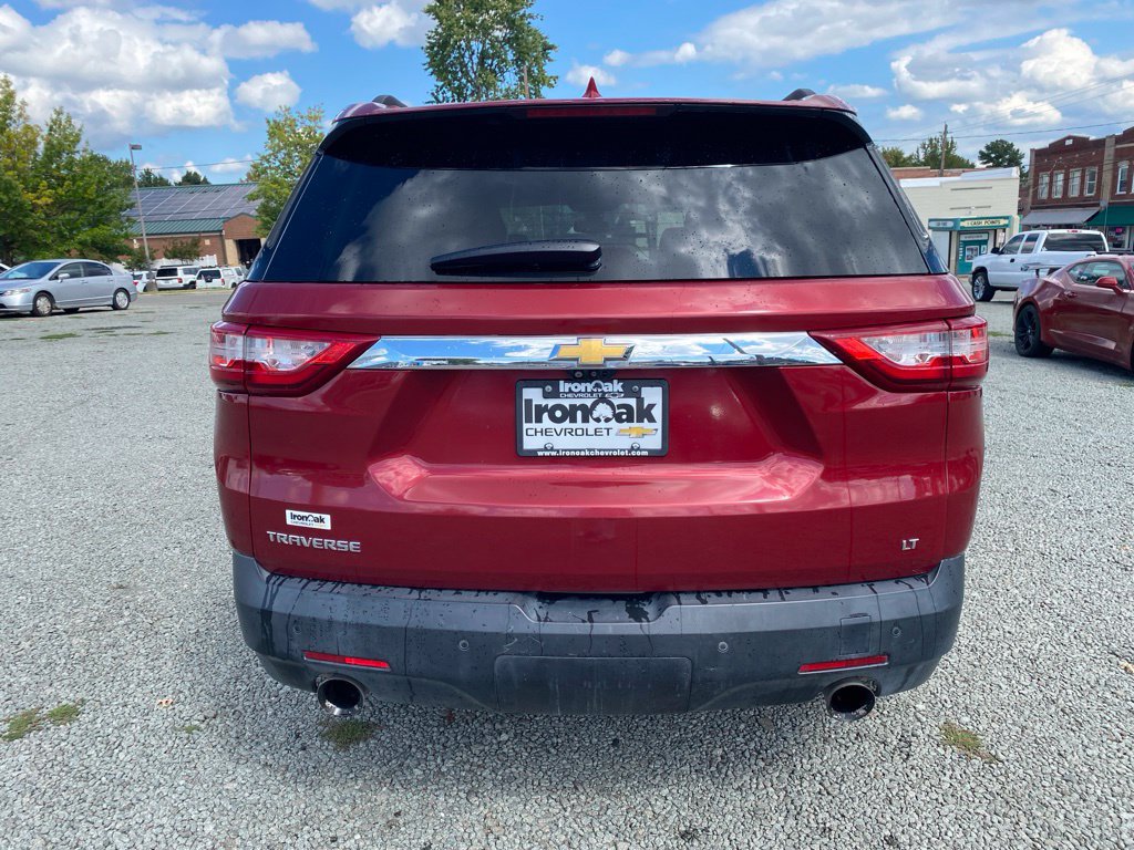 Used 2020 Chevrolet Traverse LT w/ LT Premium Package FWD image 4