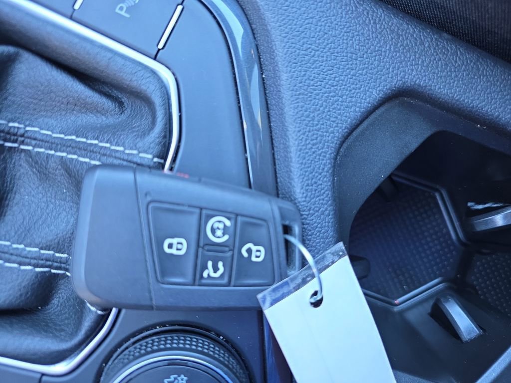 Used 2023 Volkswagen Tiguan SE R-Line image 30