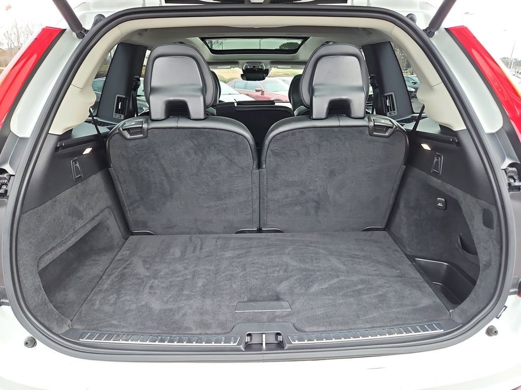 Used 2022 Volvo XC90 T5 Momentum image 34
