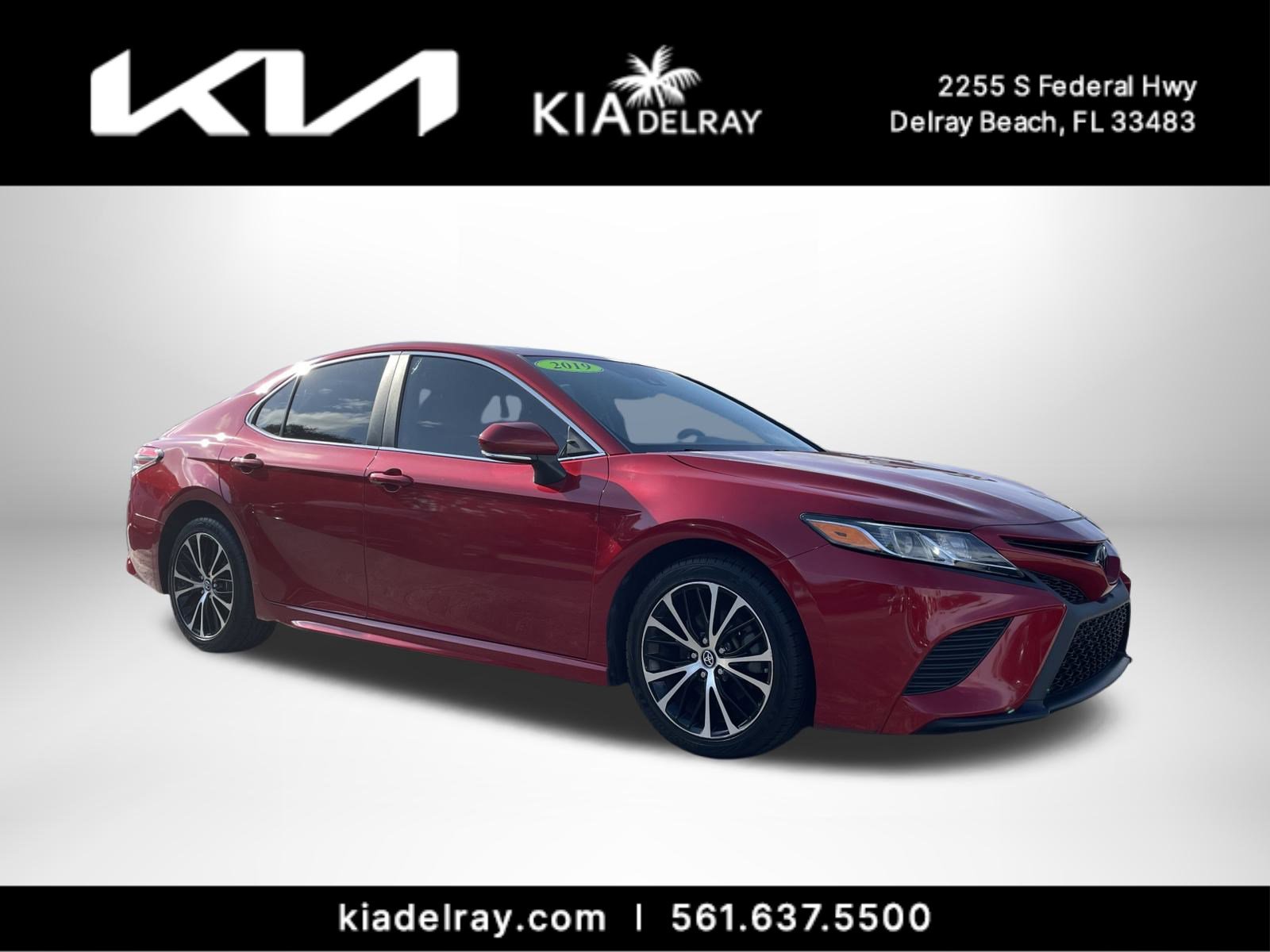 Used 2019 Toyota Camry SE image 1