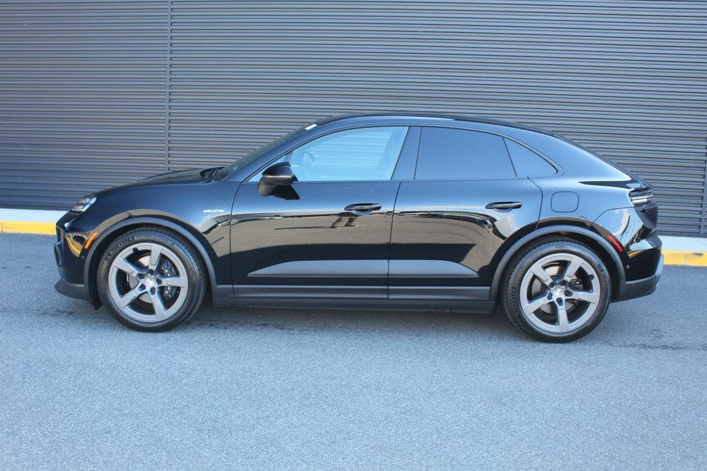 New 2026 Porsche Macan 4 Electric AWD/4WD image 2