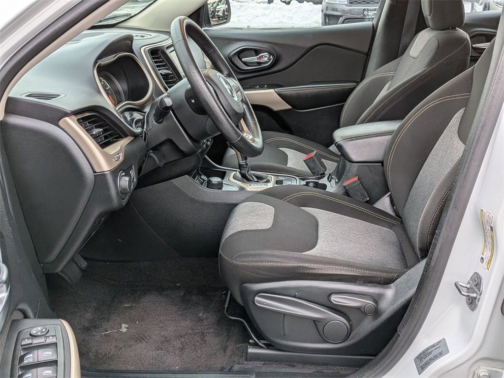 Used 2017 Jeep Cherokee Sport image 11