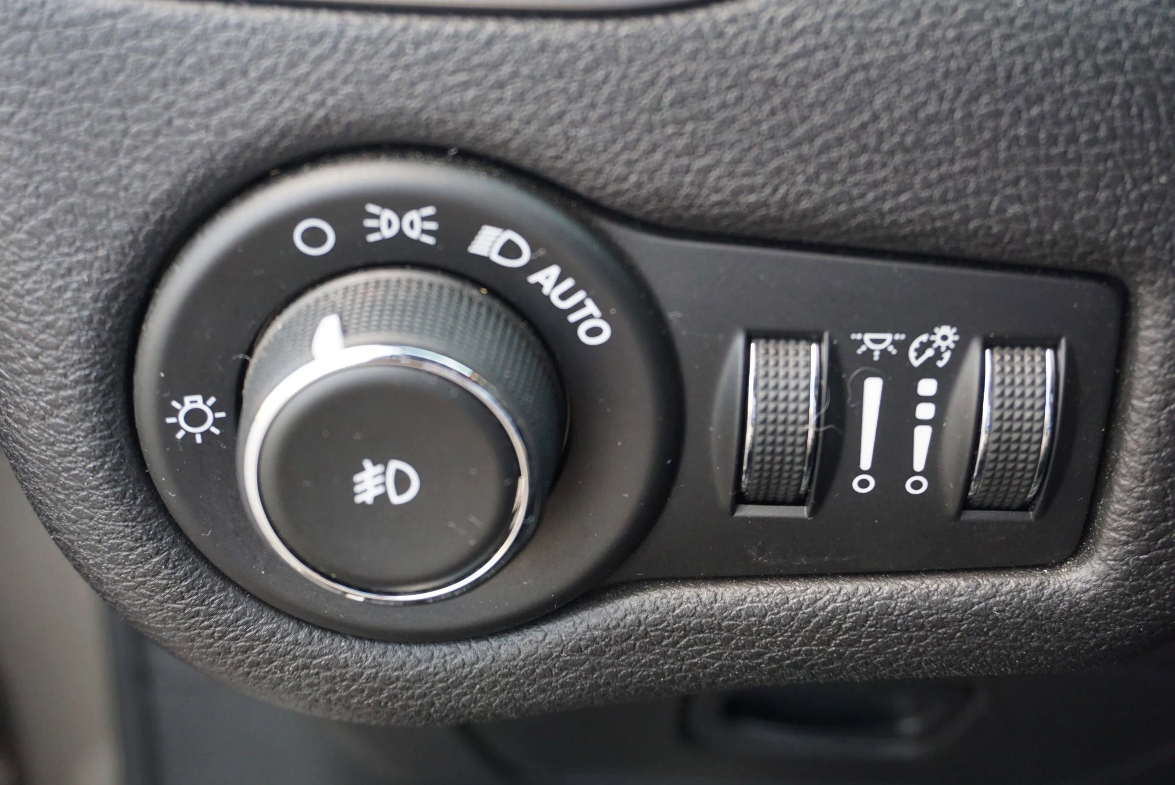 Used 2019 Jeep Cherokee Latitude Plus image 23