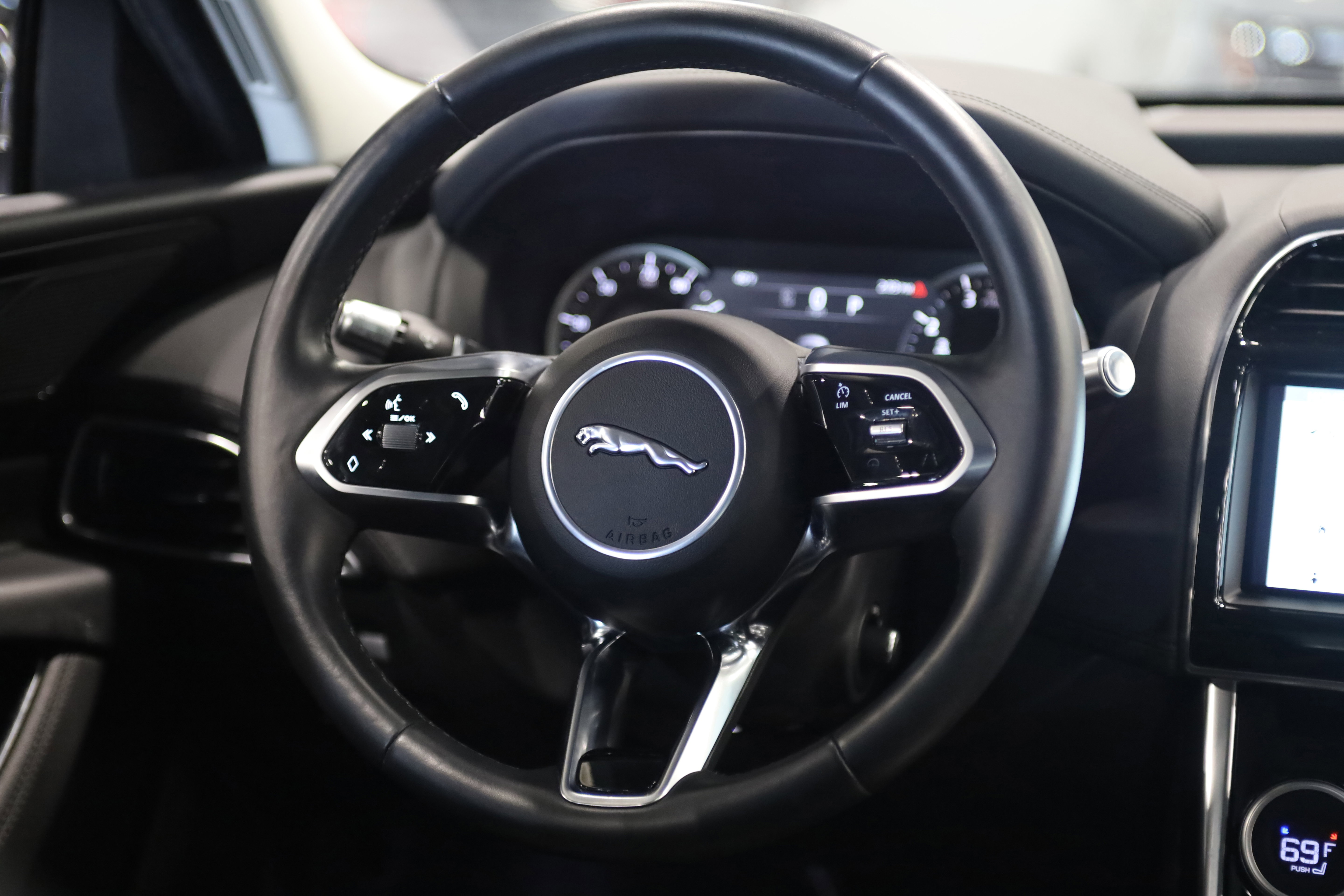 Used 2020 Jaguar XE S image 23