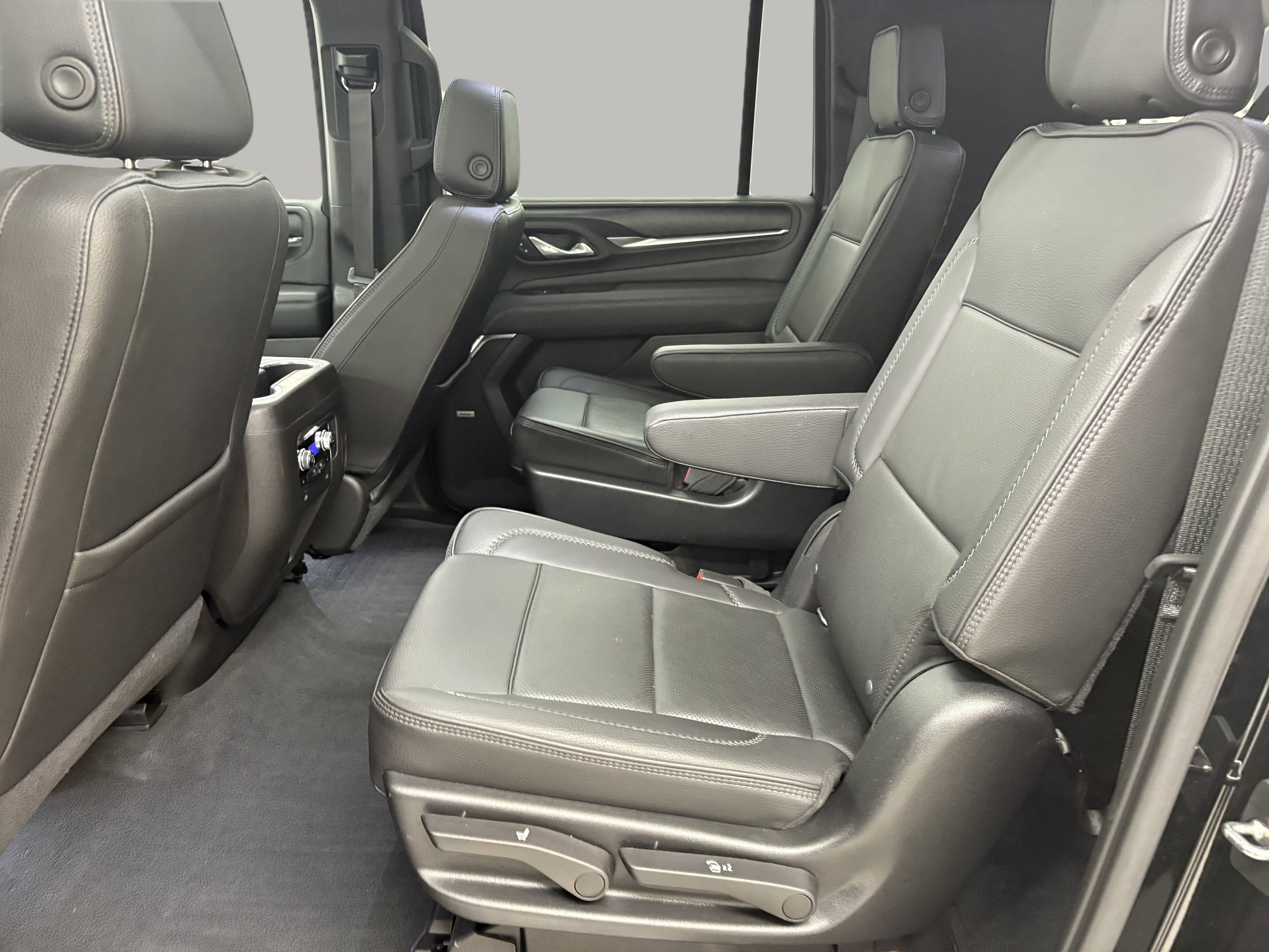 Used 2021 GMC Yukon XL Denali w/ Denali Premium Package image 13