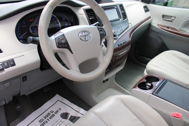 Used 2013 Toyota Sienna XLE FWD image 8