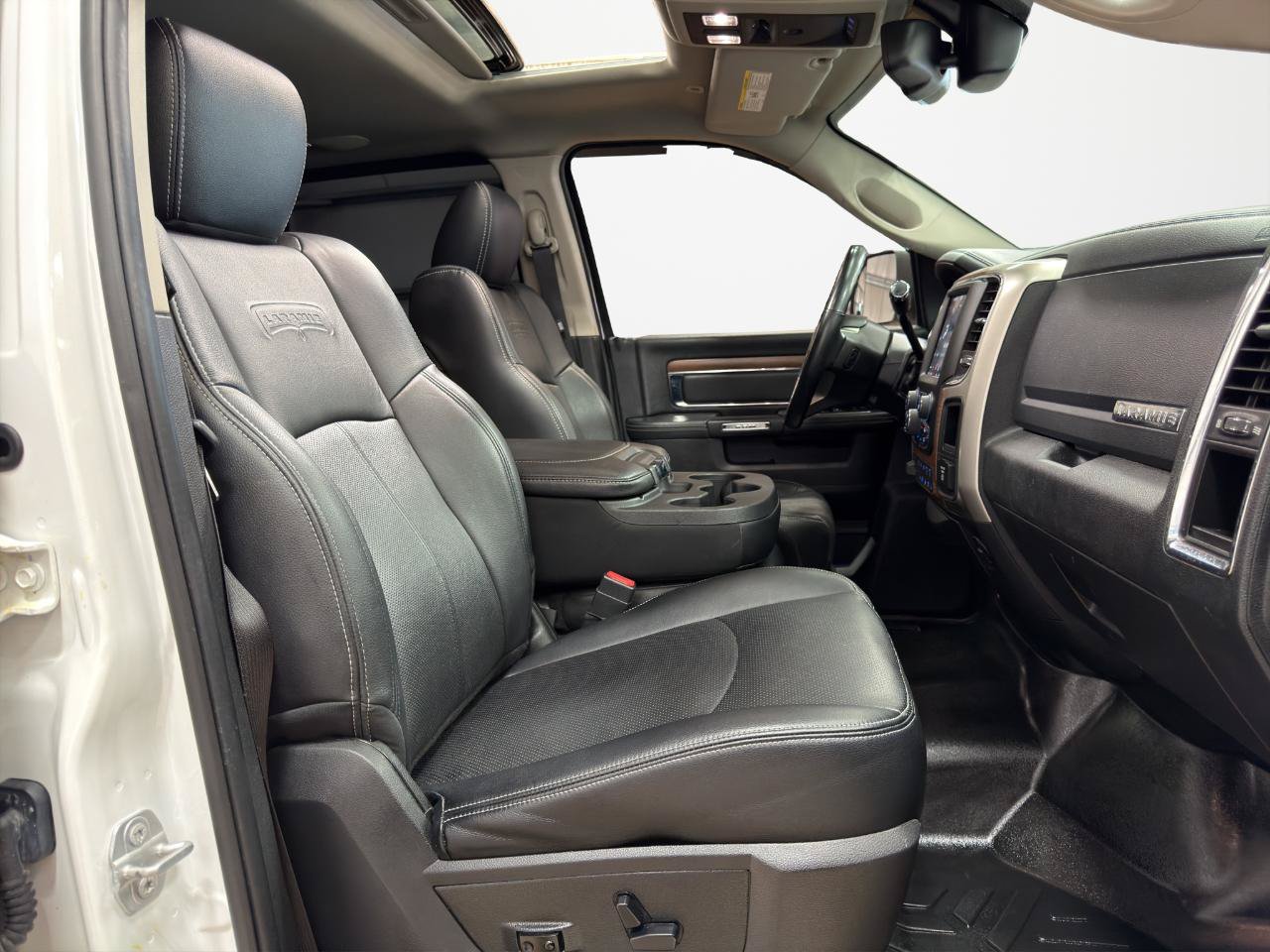 Used 2018 RAM 2500 Laramie AWD/4WD image 28