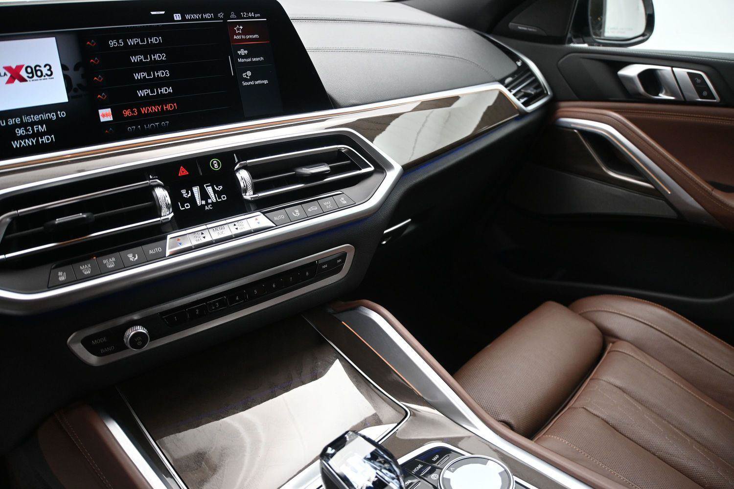 Used 2022 BMW X6 M50i w/ Executive Package AWD/4WD image 4