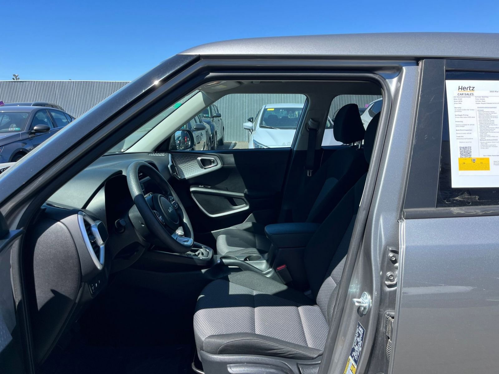 Used 2025 Kia Soul LX w/ LX Technology Package FWD image 25