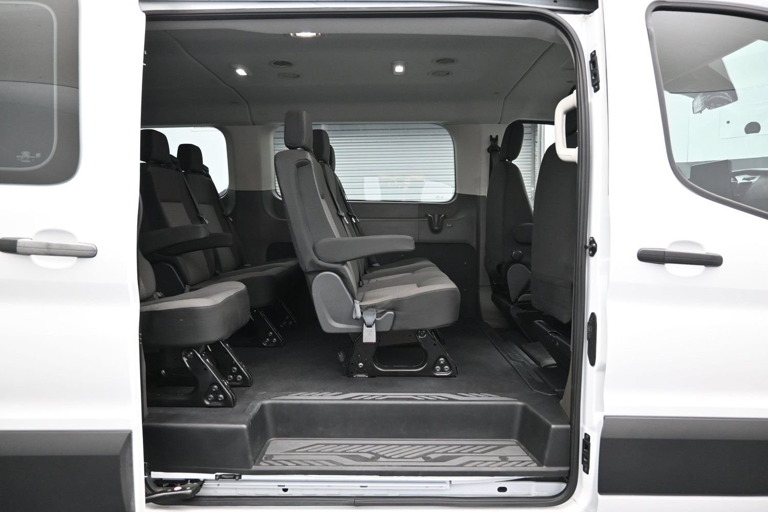 Used 2024 Ford Transit 350 XLT RWD image 11