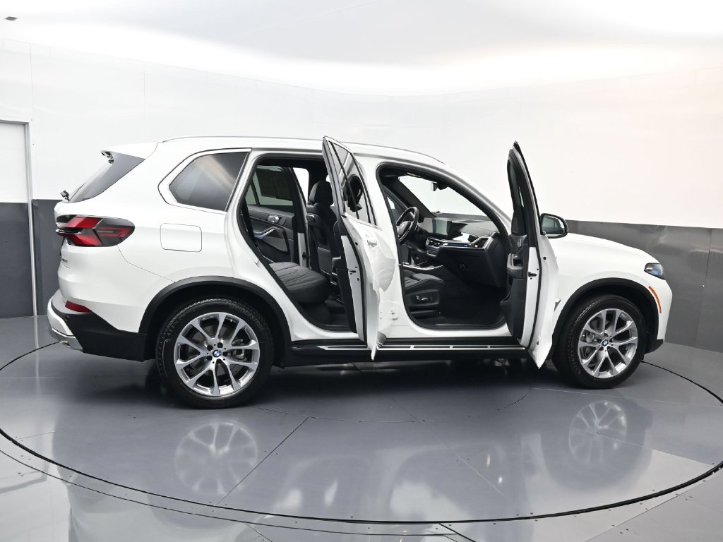 Used 2026 BMW X5 xDrive40i AWD/4WD image 32