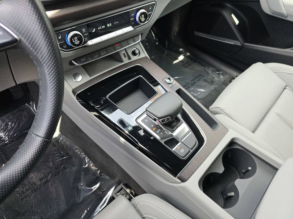Used 2024 Audi Q5 e Premium Plus w/ Premium Plus Package AWD/4WD image 31
