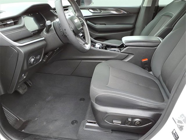 Used 2023 Jeep Grand Cherokee L Laredo image 11