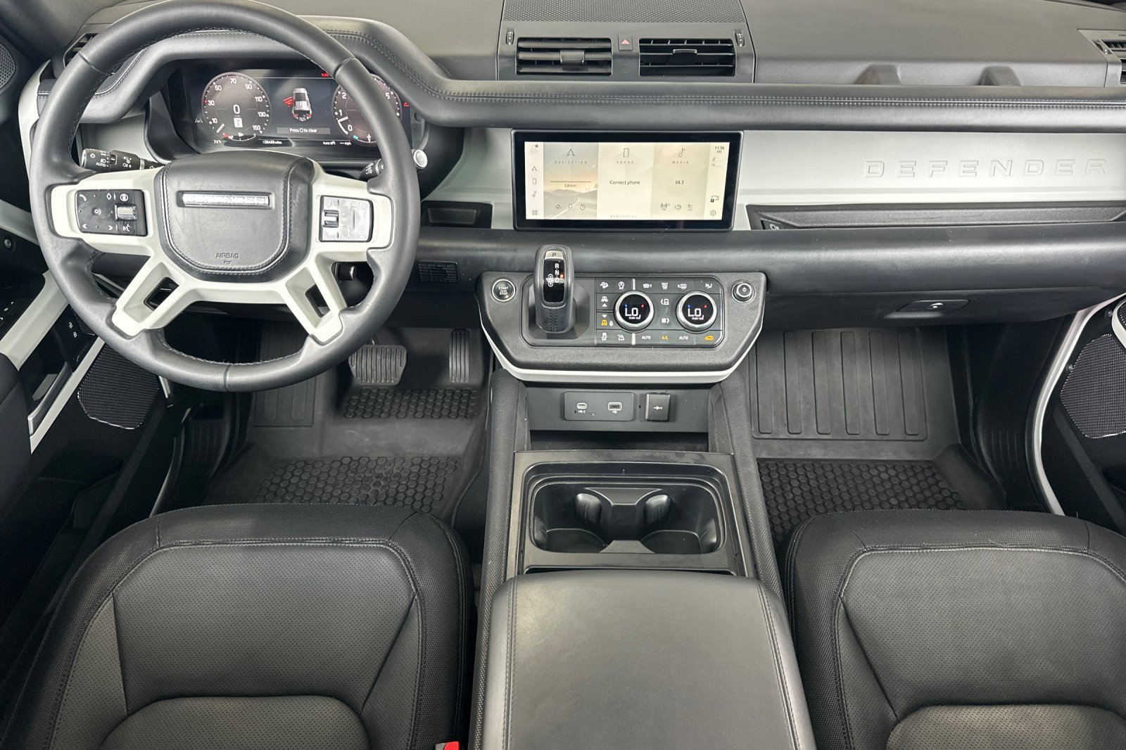 Used 2024 Land Rover Defender 110 X-Dynamic SE AWD/4WD image 12
