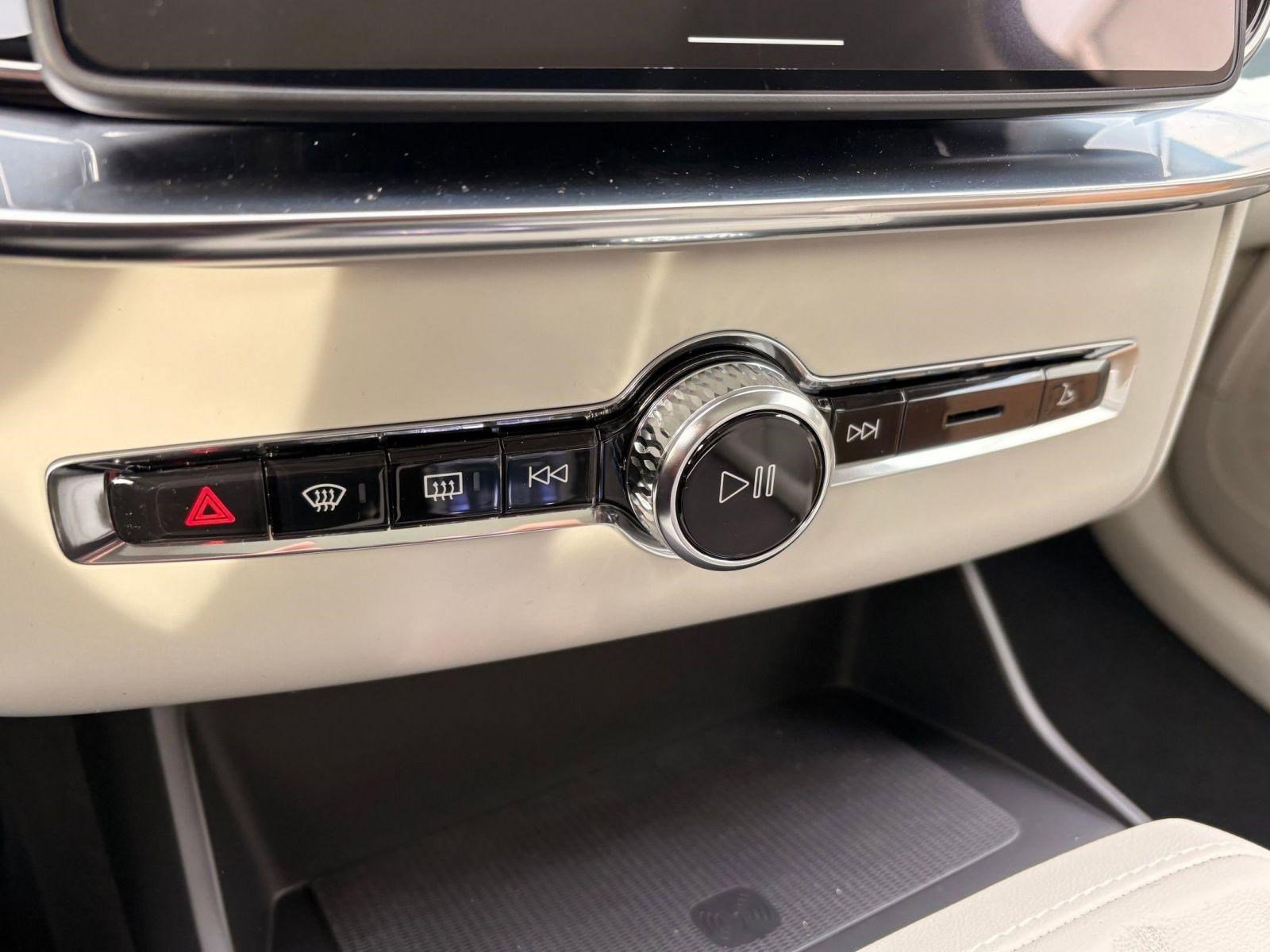 New 2026 Volvo XC90 T8 Ultra w/ Protection Package image 17