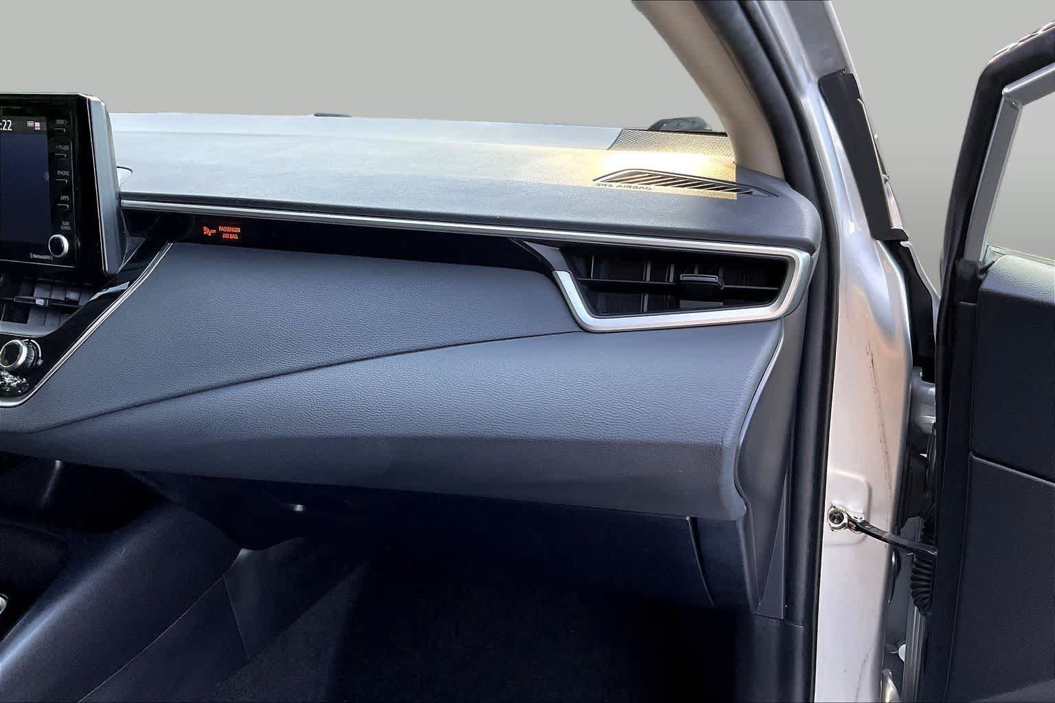 Used 2022 Toyota Corolla LE FWD image 18