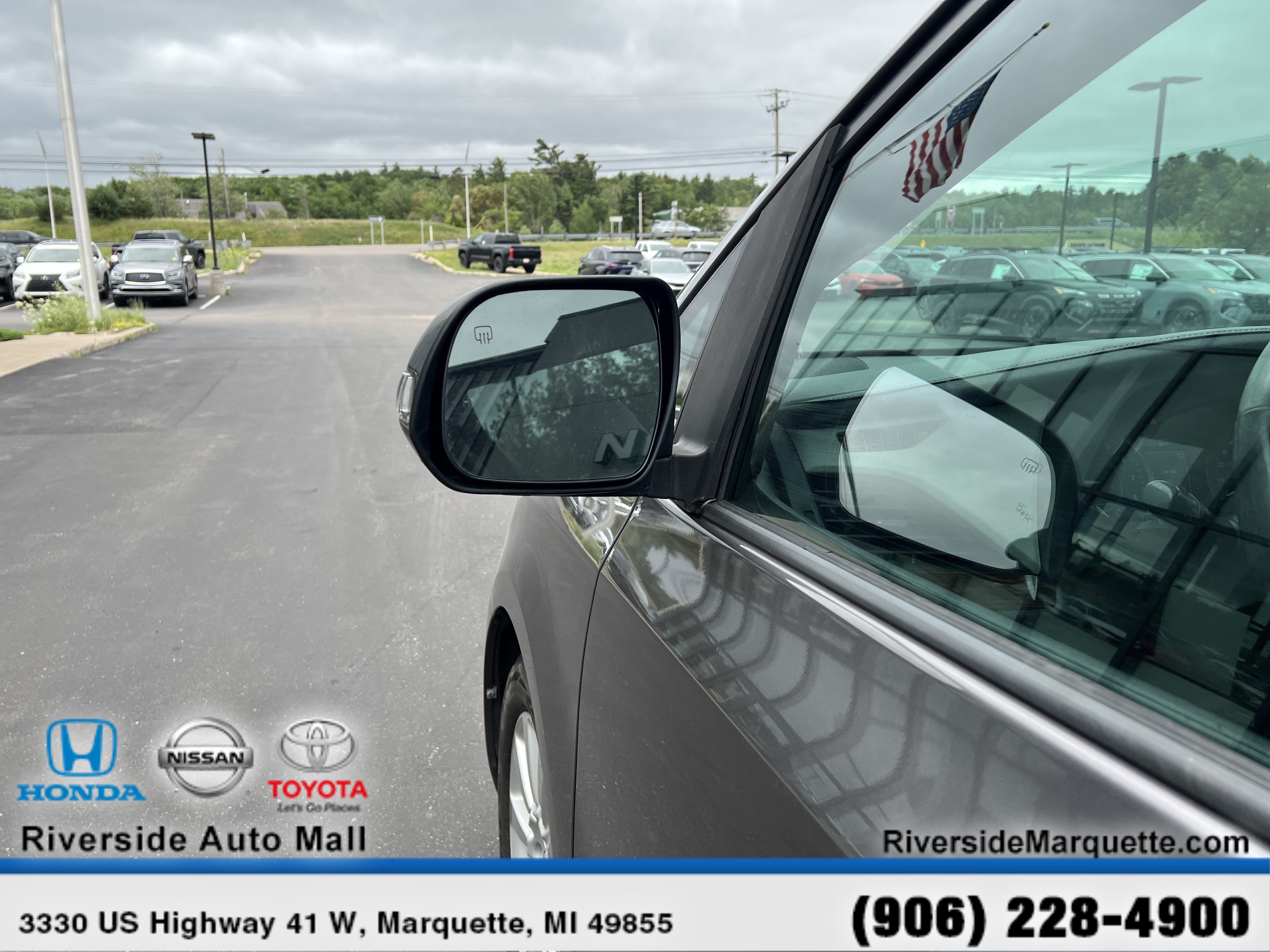Used 2015 Toyota Sienna Limited Premium w/ Four Season Floor Mat Package FWD image 5