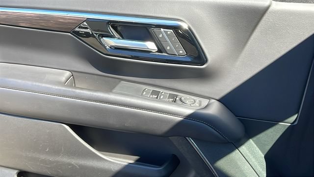 Used 2025 Chevrolet Suburban Z71 AWD/4WD image 29