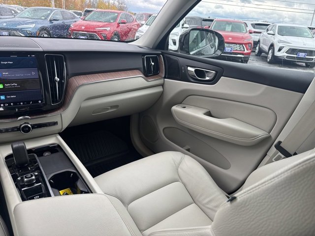 Used 2022 Volvo XC60 B5 Momentum w/ Climate Package image 28