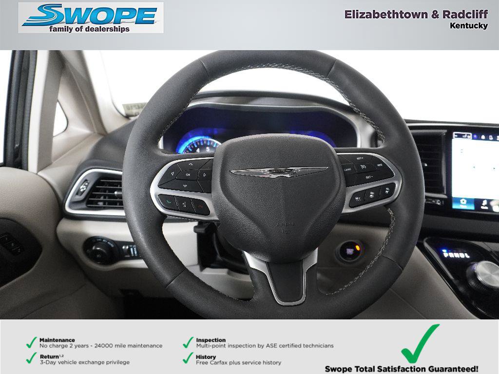 Certified 2024 Chrysler Pacifica Touring-L image 17