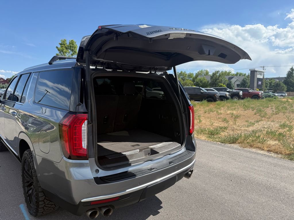 Used 2021 GMC Yukon XL Denali w/ Denali Premium Package AWD/4WD image 13