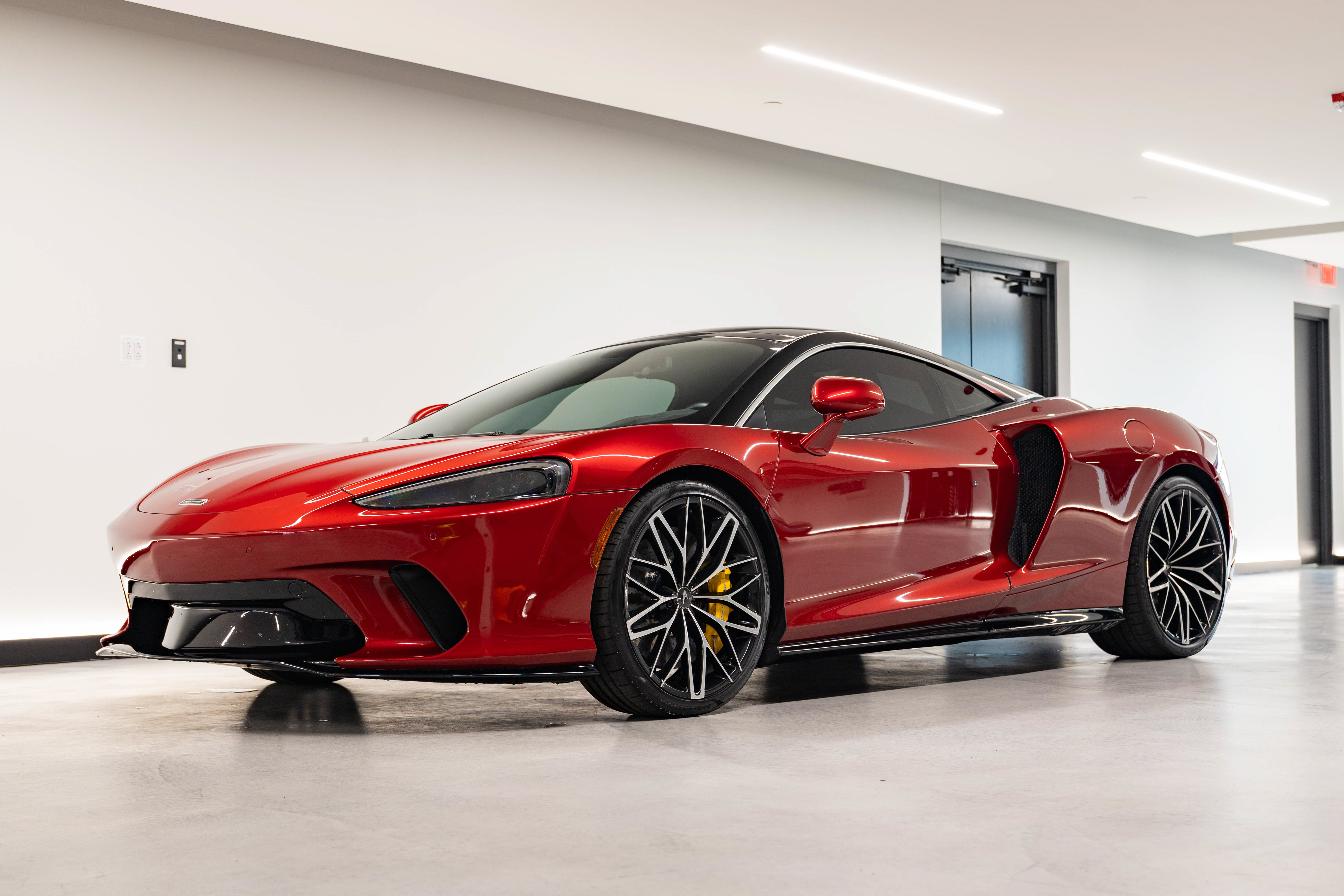 Used 2023 McLaren GT RWD image 26