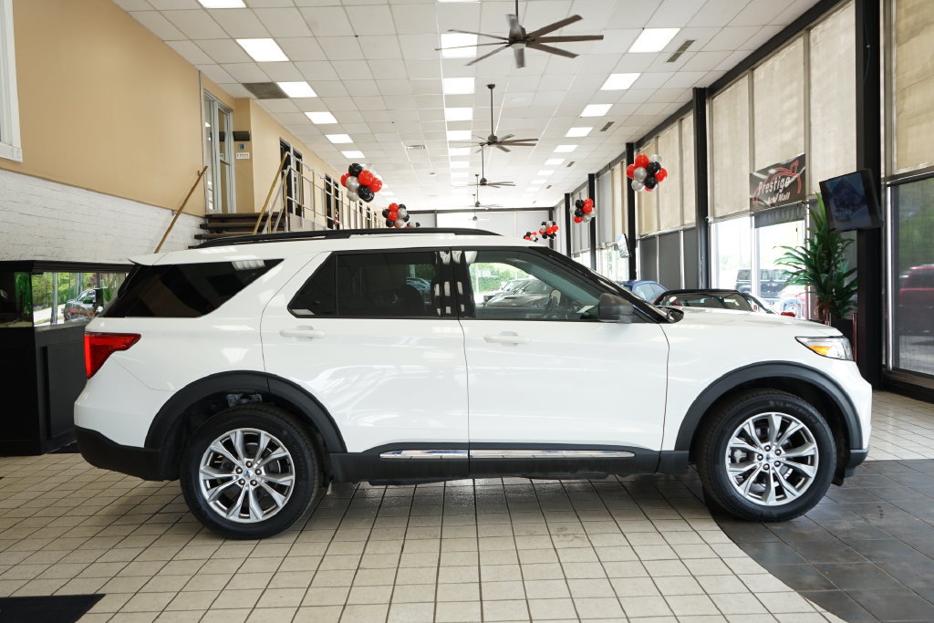 Used 2023 Ford Explorer XLT w/ Equipment Group 202A AWD/4WD image 19