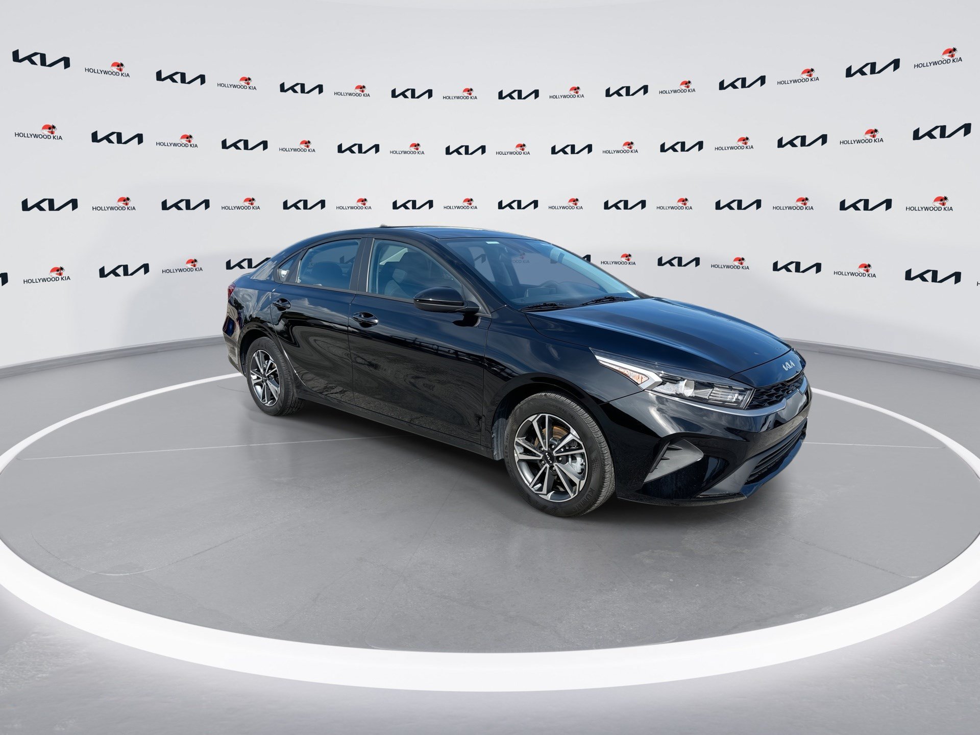 Used 2023 Kia Forte LXS FWD image 2