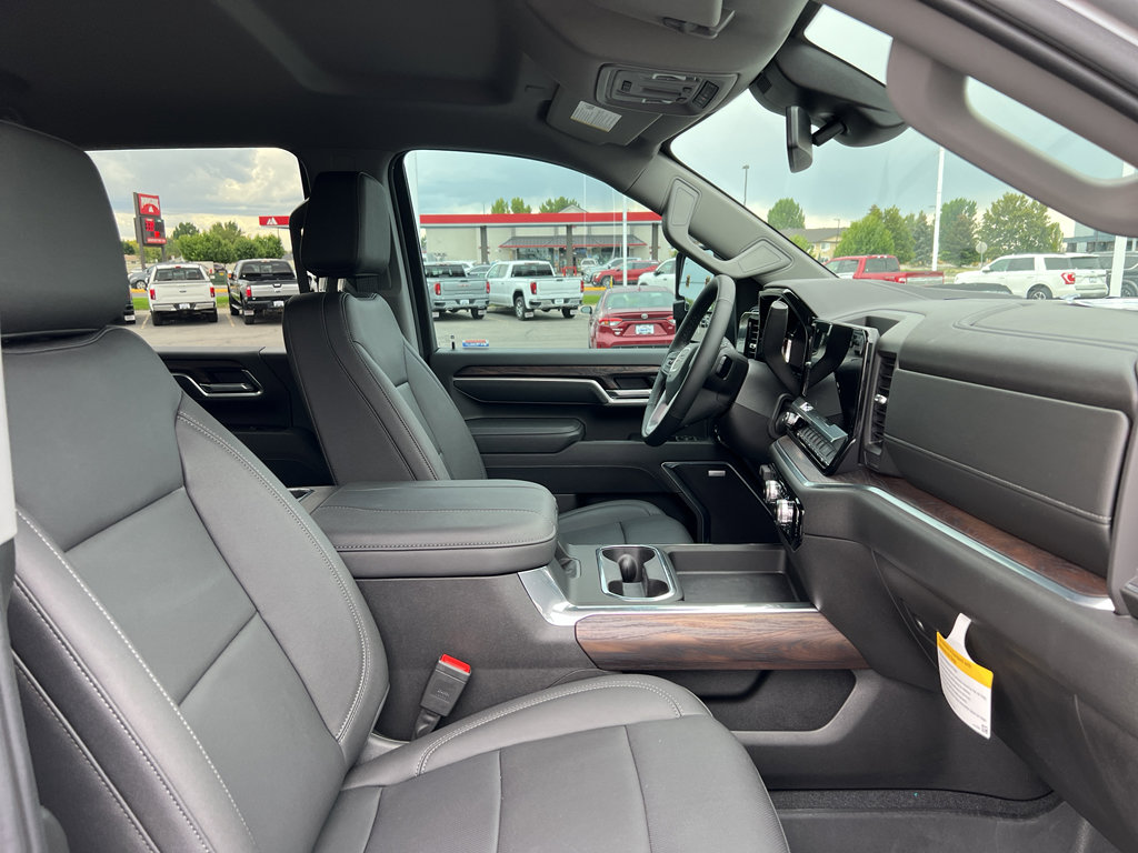 New 2025 GMC Sierra 3500 SLT w/ SLT Premium Package image 29