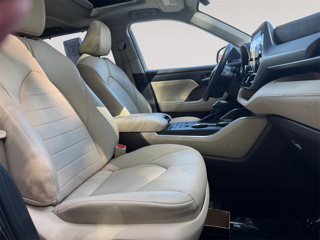Used 2022 Toyota Highlander XLE image 15