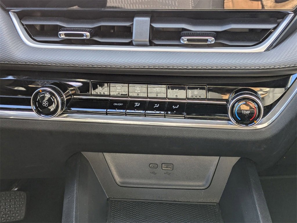 Used 2025 Chevrolet Equinox LT image 27